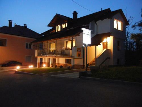 Hostal Guesthouse Mira G.
