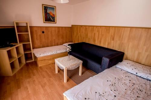 Apartments And Holiday Home Grohar