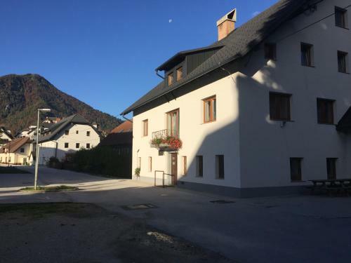 Youth Hostel Nika