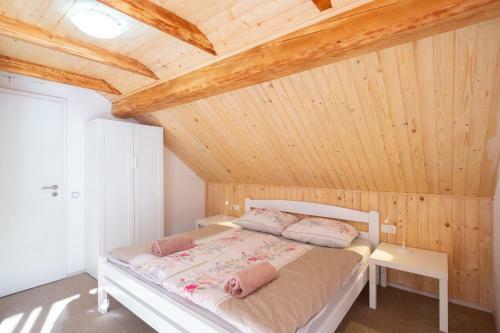 Apartments And Rooms Bani?
