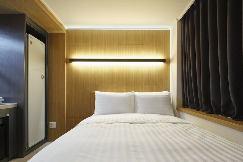 S Stay Hotel