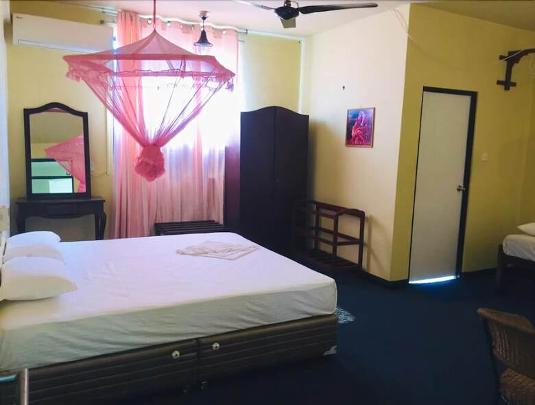 Hotel Sana's Beach Guesthouse And Restaurant
