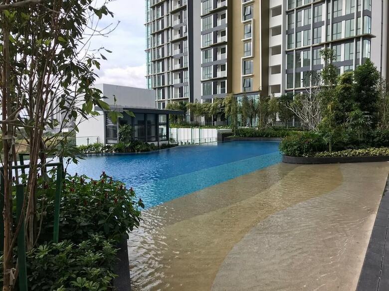Apartamentos Alia Premier Medini By Subhome