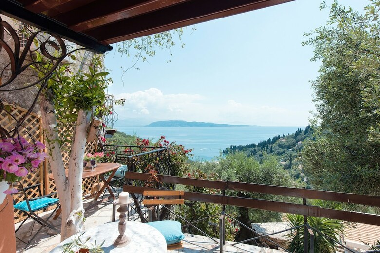 Apartamentos Nausica House