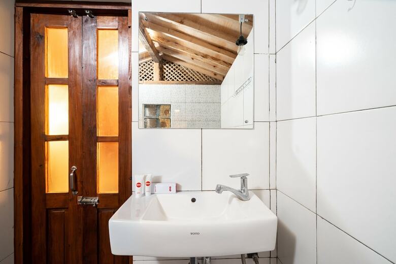 Hostal Oyo 2393 Omahe Nawung