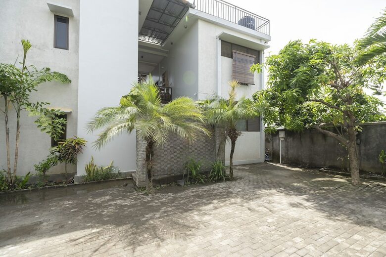Hostal Oyo 2417 Panen House