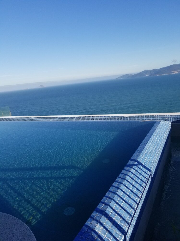 Luxury Scenia Bay Apartment With Seaview
