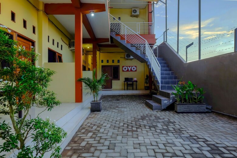 Hostal Oyo 2450 Hening Homestay