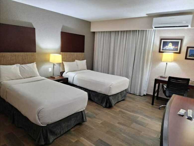 Hotel Fiesta Inn Monterrey Norte