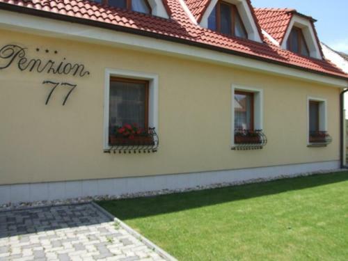 Hostal Penzion 77