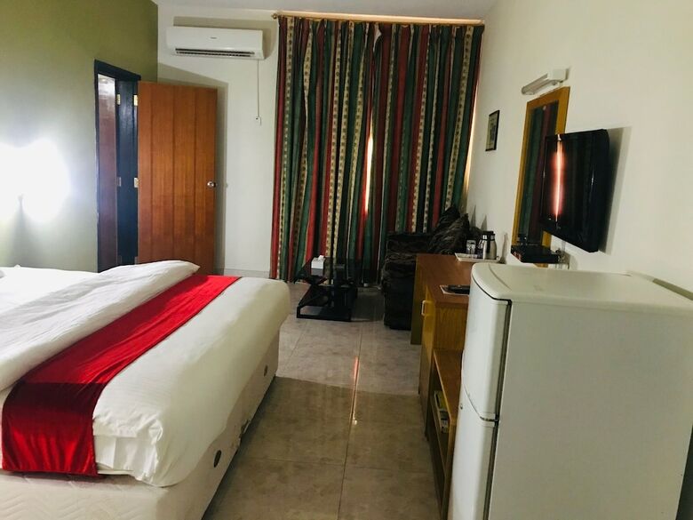 Al Rusayl Hotel