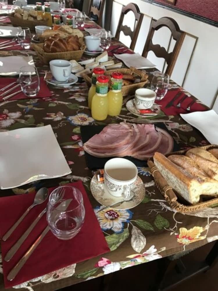 Hotel Le Roches De Merry
