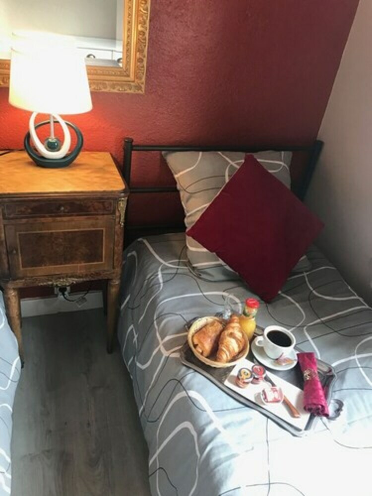 Hotel Le Roches De Merry