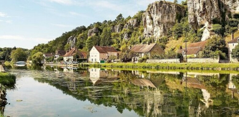 Hotel Le Roches De Merry