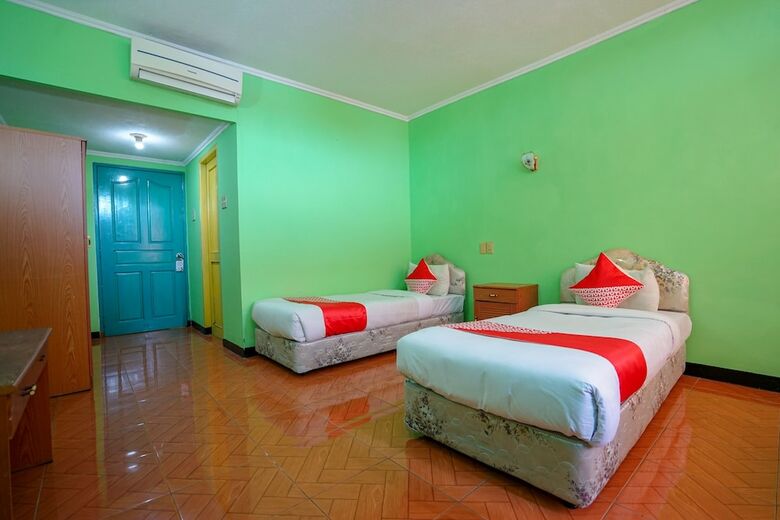 Hostal Oyo 1389 Hotel Carissima