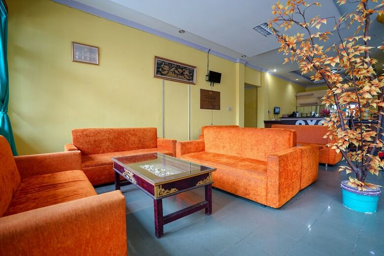 Hostal Oyo 1389 Hotel Carissima