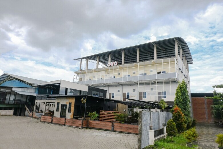 Hostal Oyo 1468 Sm House
