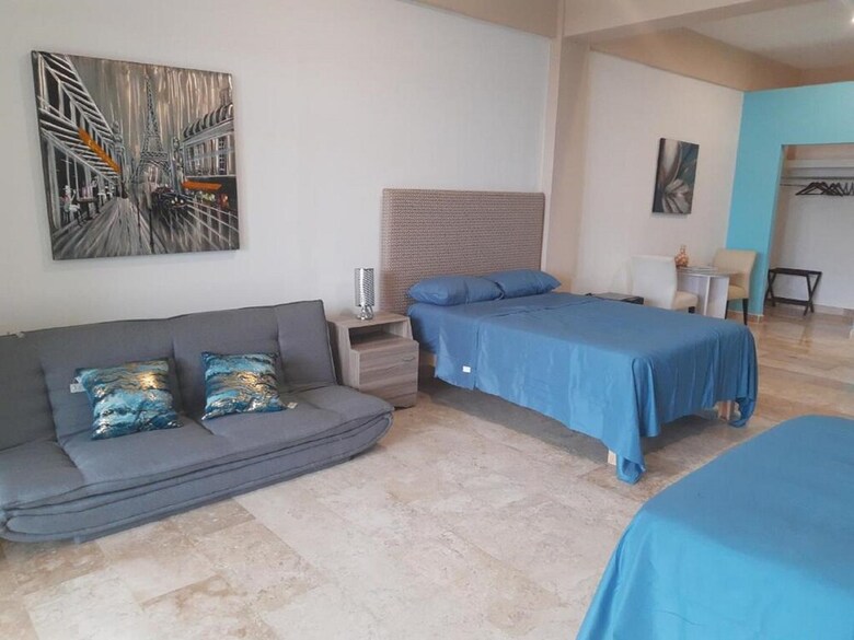 Hotel Suites Aeropuerto 24/7
