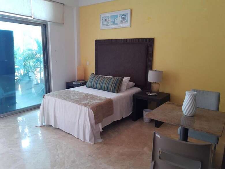 Hotel Suites Aeropuerto 24/7