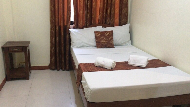 Hotel Aquari Travellers Inn
