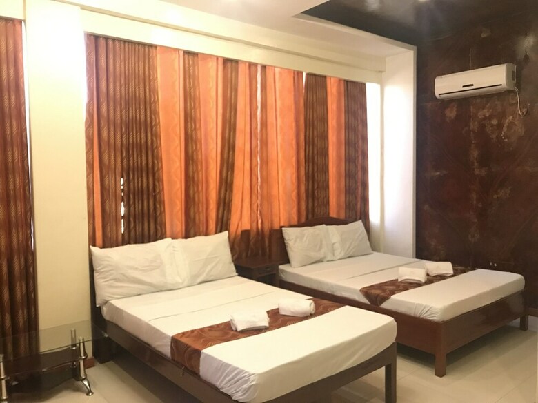 Hotel Aquari Travellers Inn