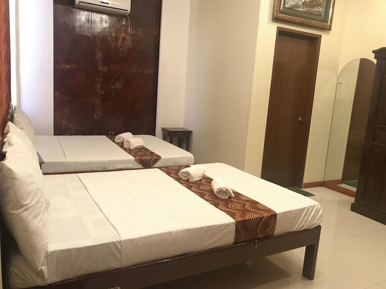 Hotel Aquari Travellers Inn