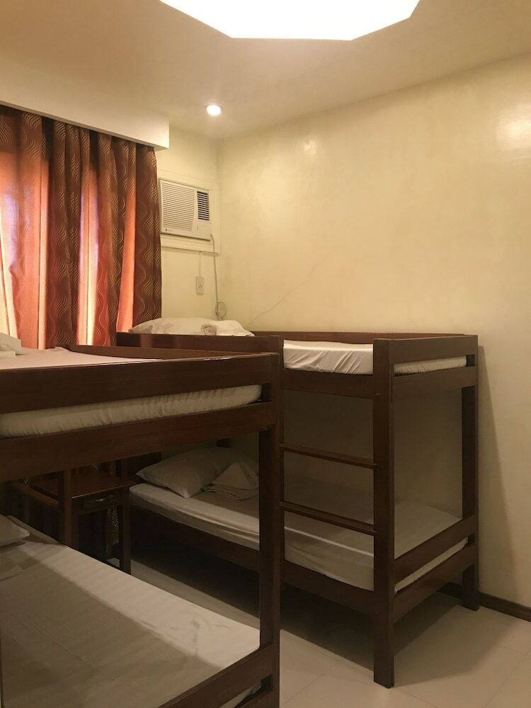 Hotel Aquari Travellers Inn