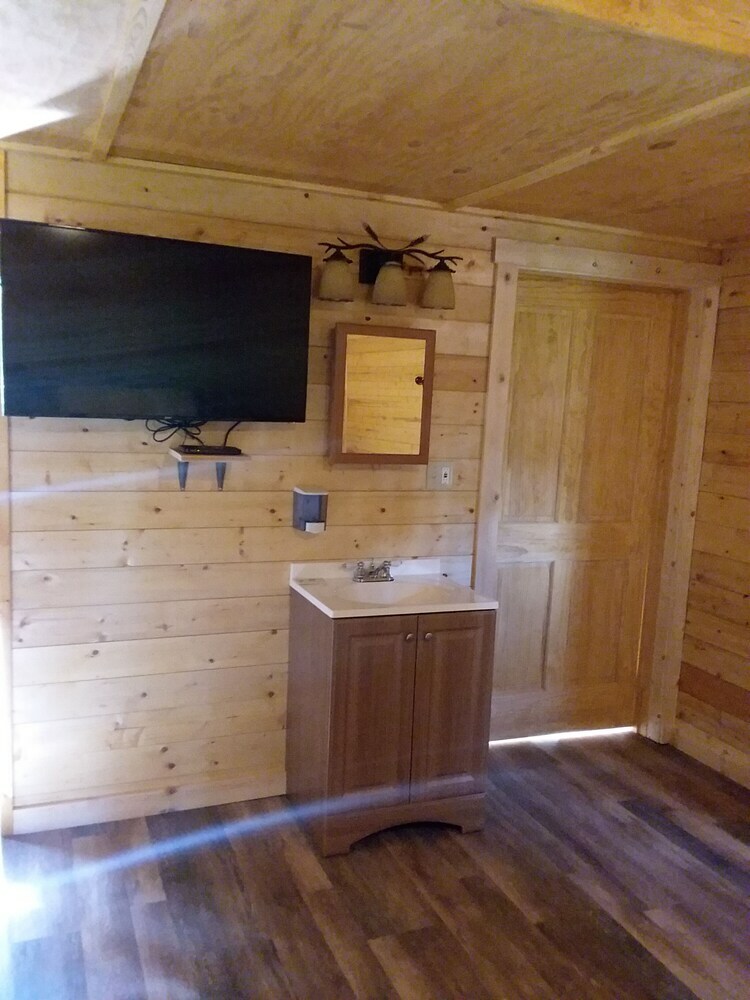 Cabana Glacier Acres Guest Ranch