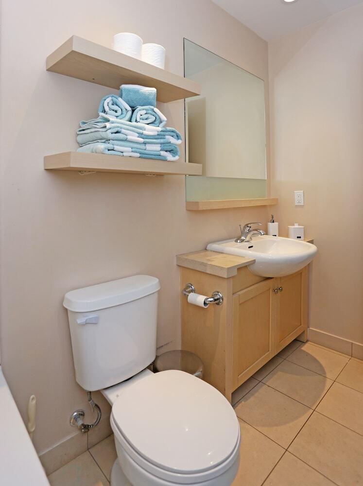 Apartamentos Waterfront Off Queens Quay