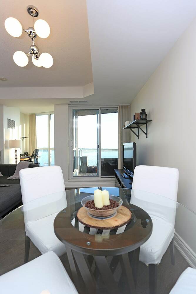 Apartamentos Waterfront Off Queens Quay