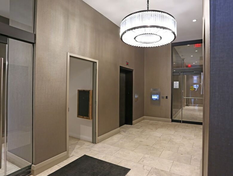 Yorkville Plaza
