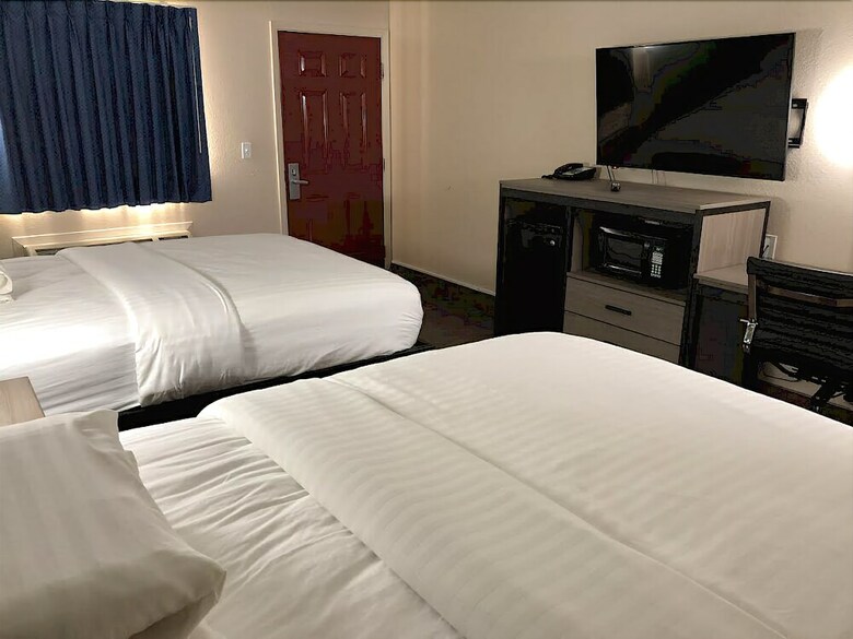 Motel Travelers Inn & Suites