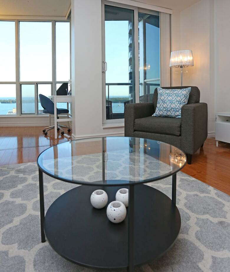 Spectacular High Rise On The Waterfront