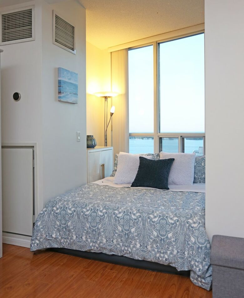 Spectacular High Rise On The Waterfront