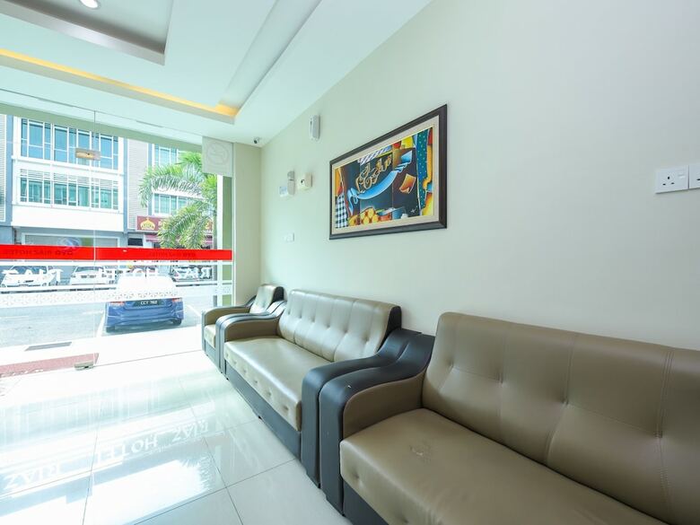 Oyo 89839 Riaz Hotel