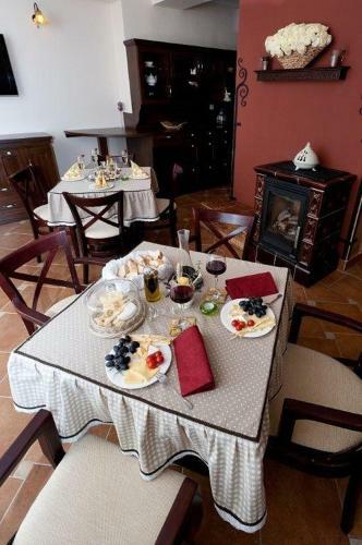 Hostal Penzion Villa Maura