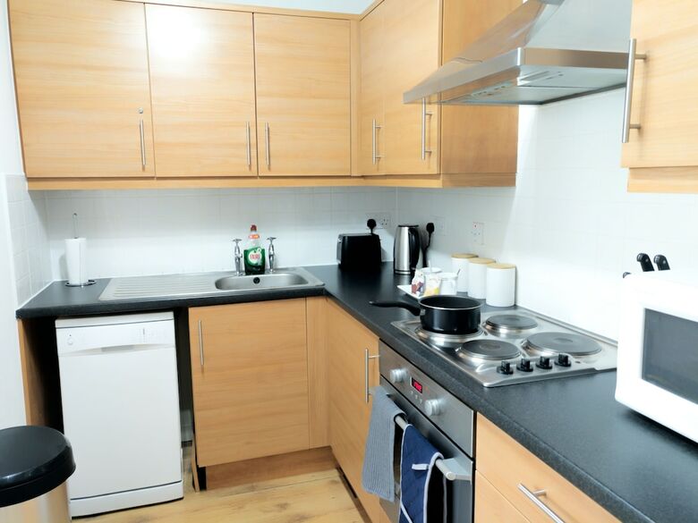 Central Apartment With Free Parking - By Doze