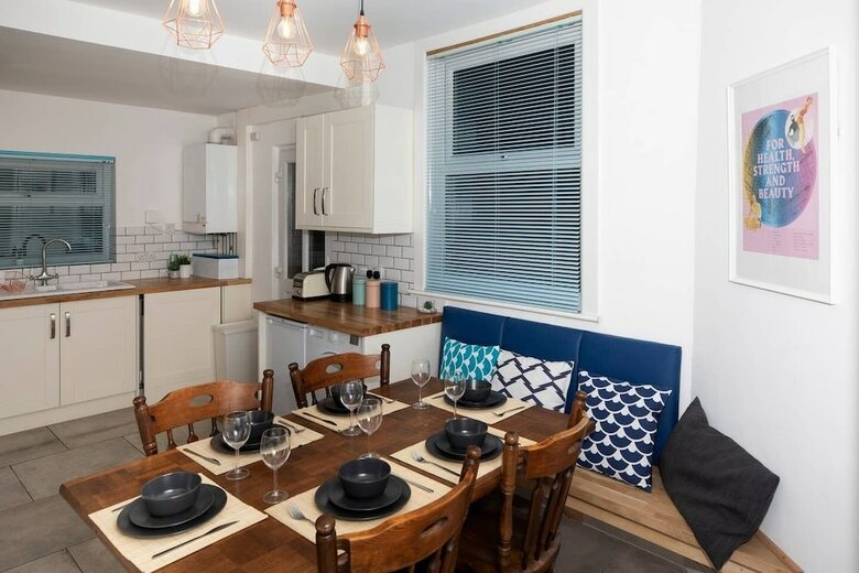 Arthouse Lovely Spacious 5 Bed House