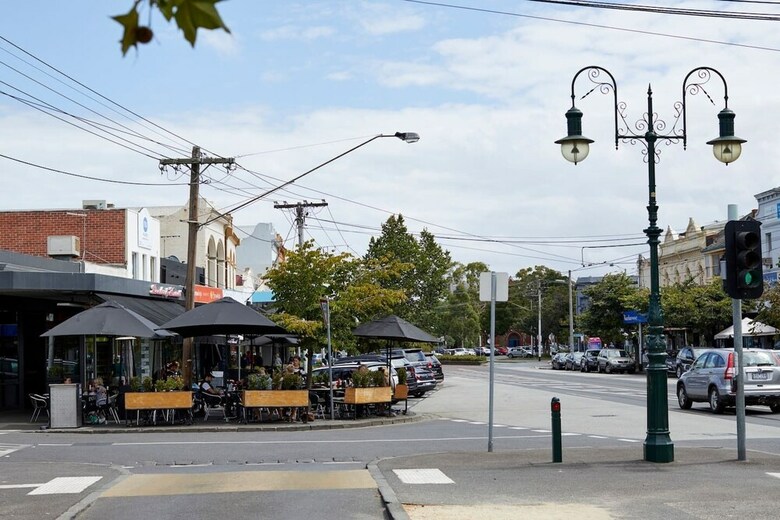 Stunning 2 Bedroom Home In Albert Park