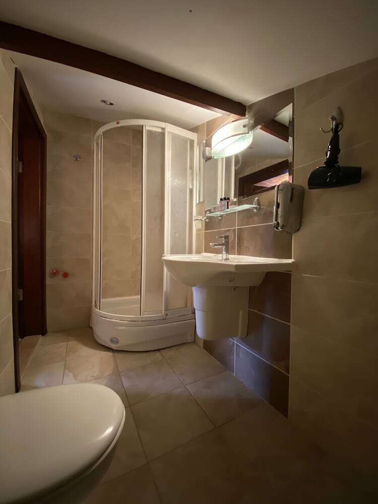Cicerone Lodge Hotel