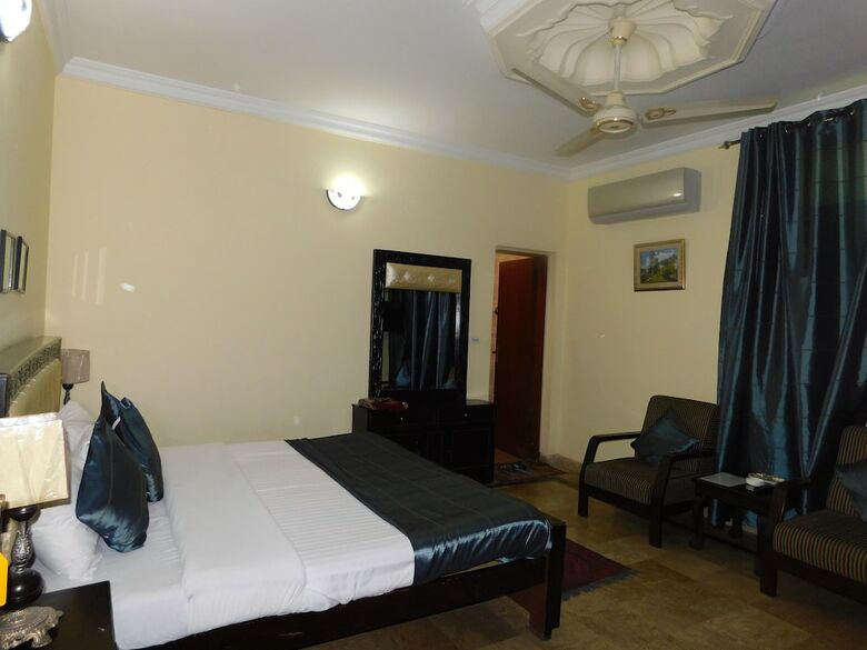 Hotel Glade House