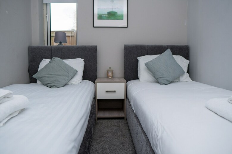 The White House Apartments