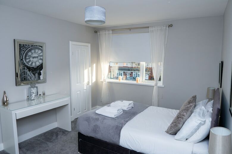 The White House Apartments