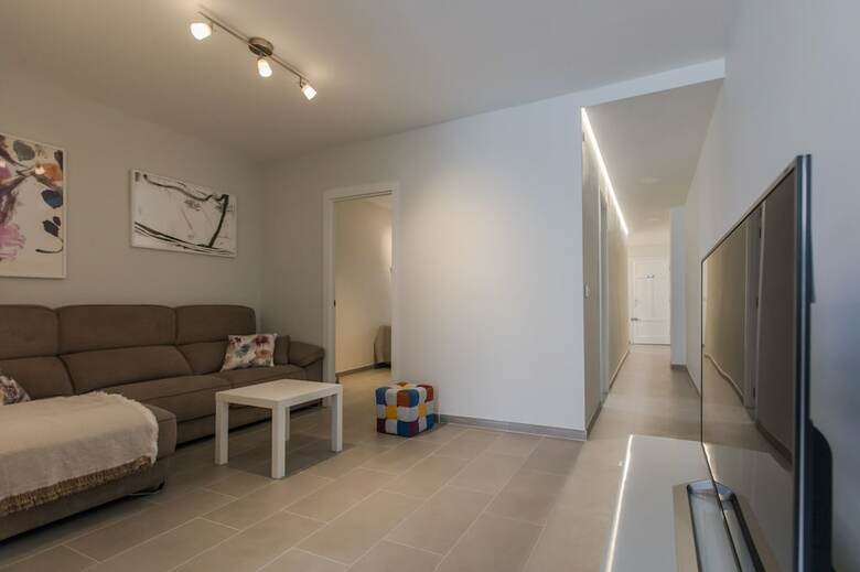 Downtown Square Apartament, Prime Location With Parking