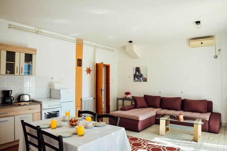 Waterfront Apartment Petrovina