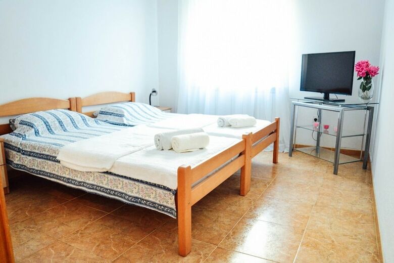 Waterfront Apartment Petrovina