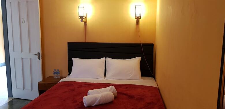 Hostal Dewi Sri Guesthouse - Hostel