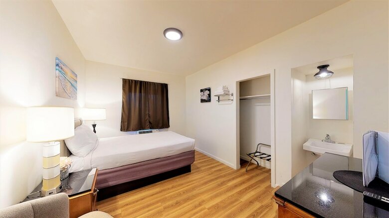 Hostal Anchor Pointe Inn