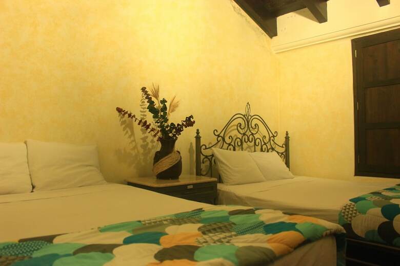 Bed & Breakfast Hotel Antigua Inn Central