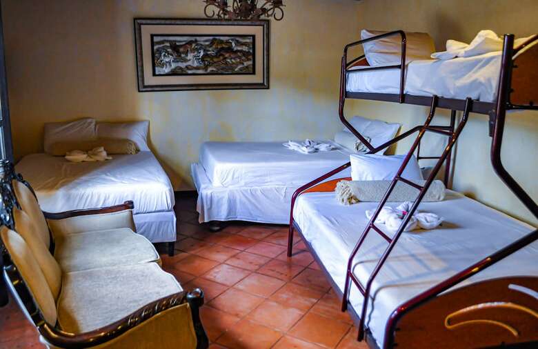 Bed & Breakfast Hotel Antigua Inn Central